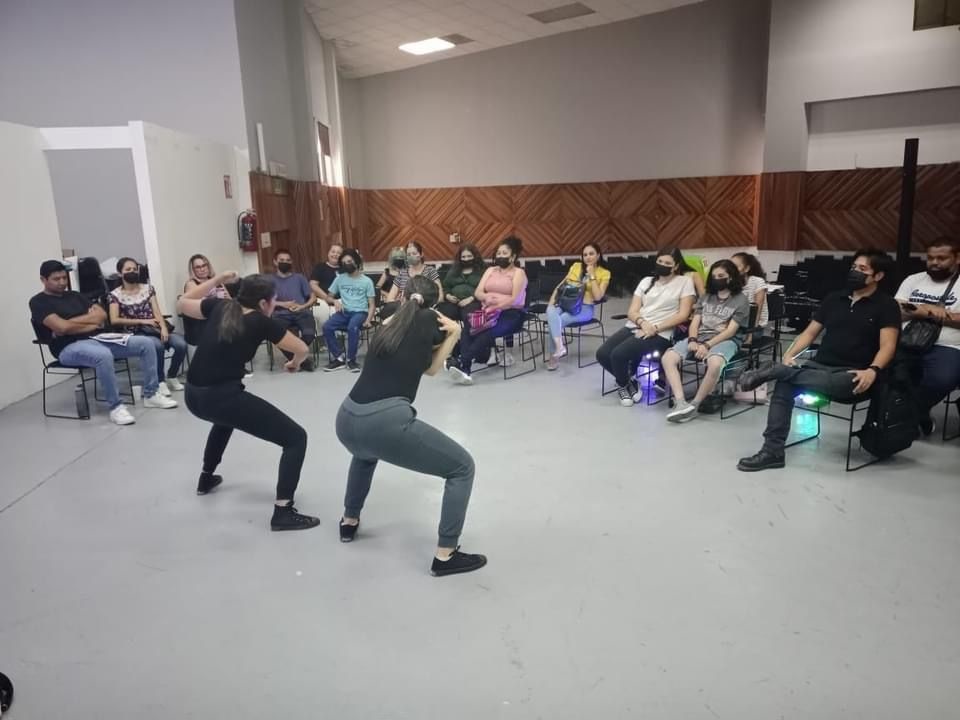 Maestros de secundaria aprenden Teatro