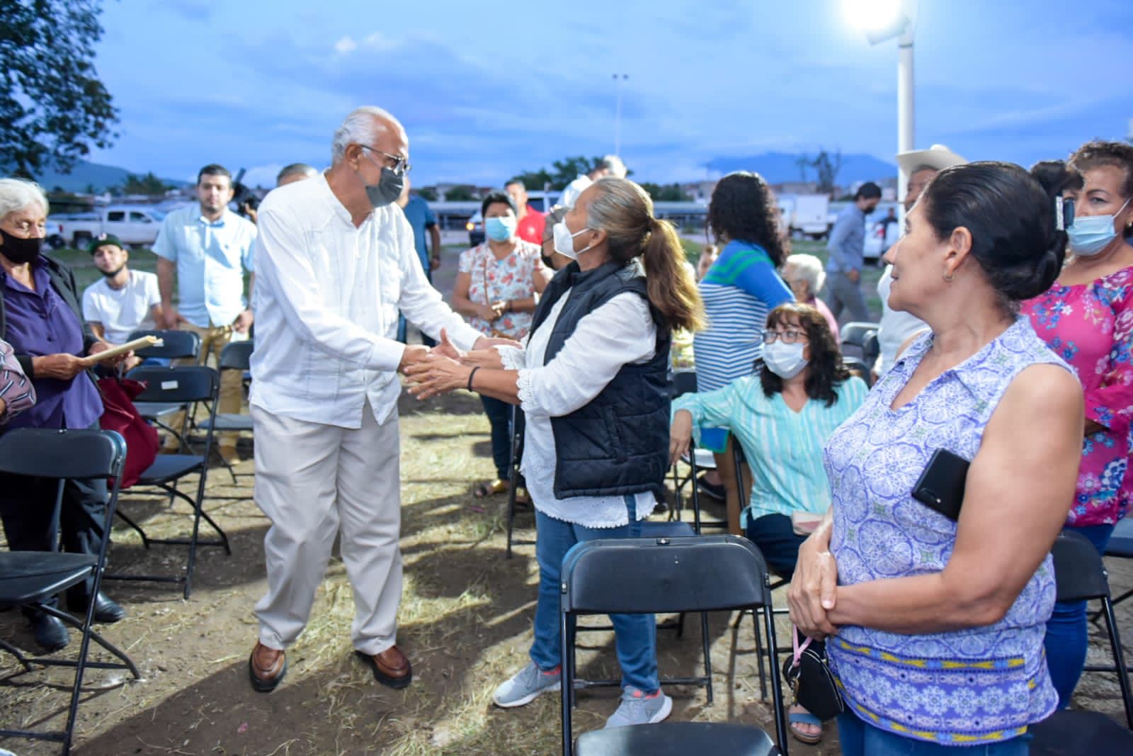 El gobernador recorre colonias de Tepic