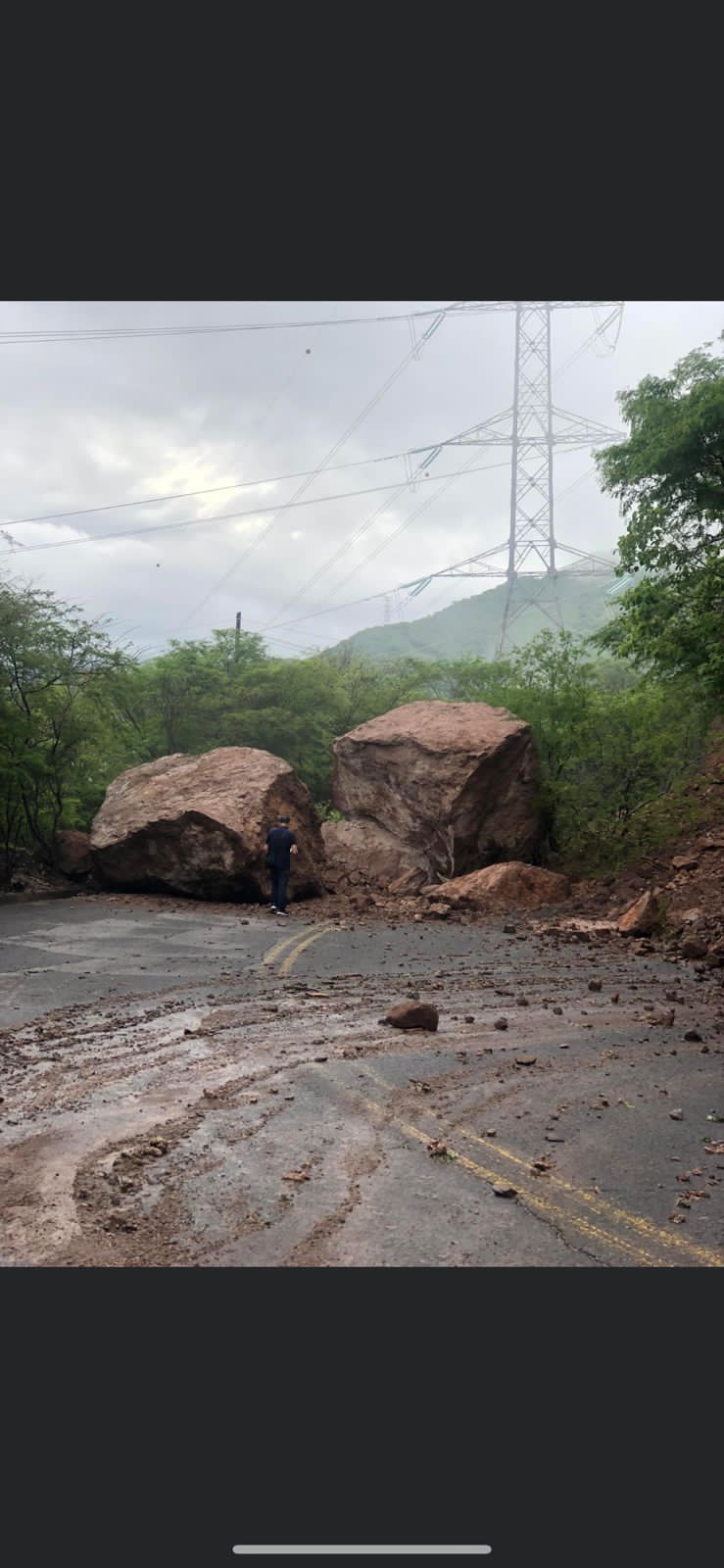 Pide Miguel Ángel Navarro Quintero tomar precauciones al circular hacia la presa El Cajón