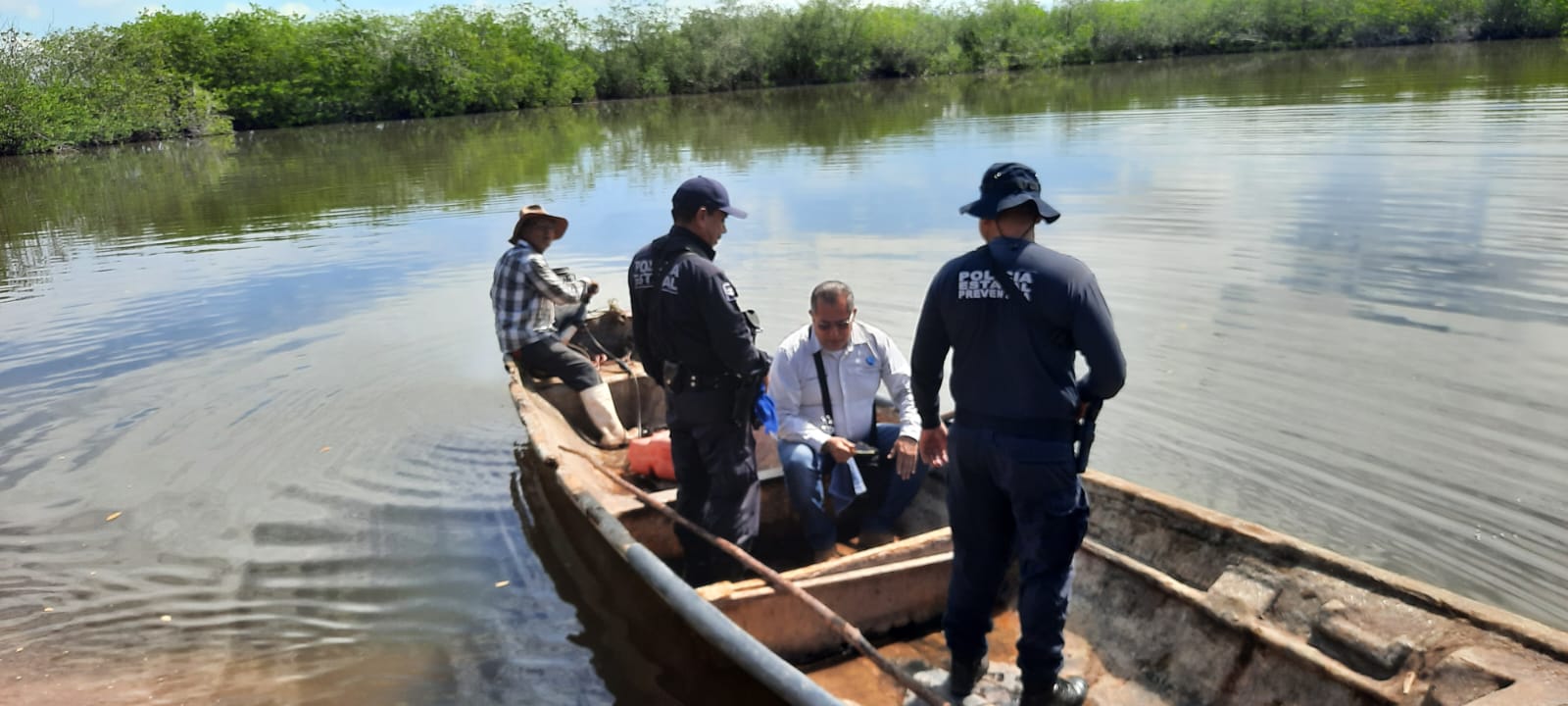 Vigilan veda de camarón