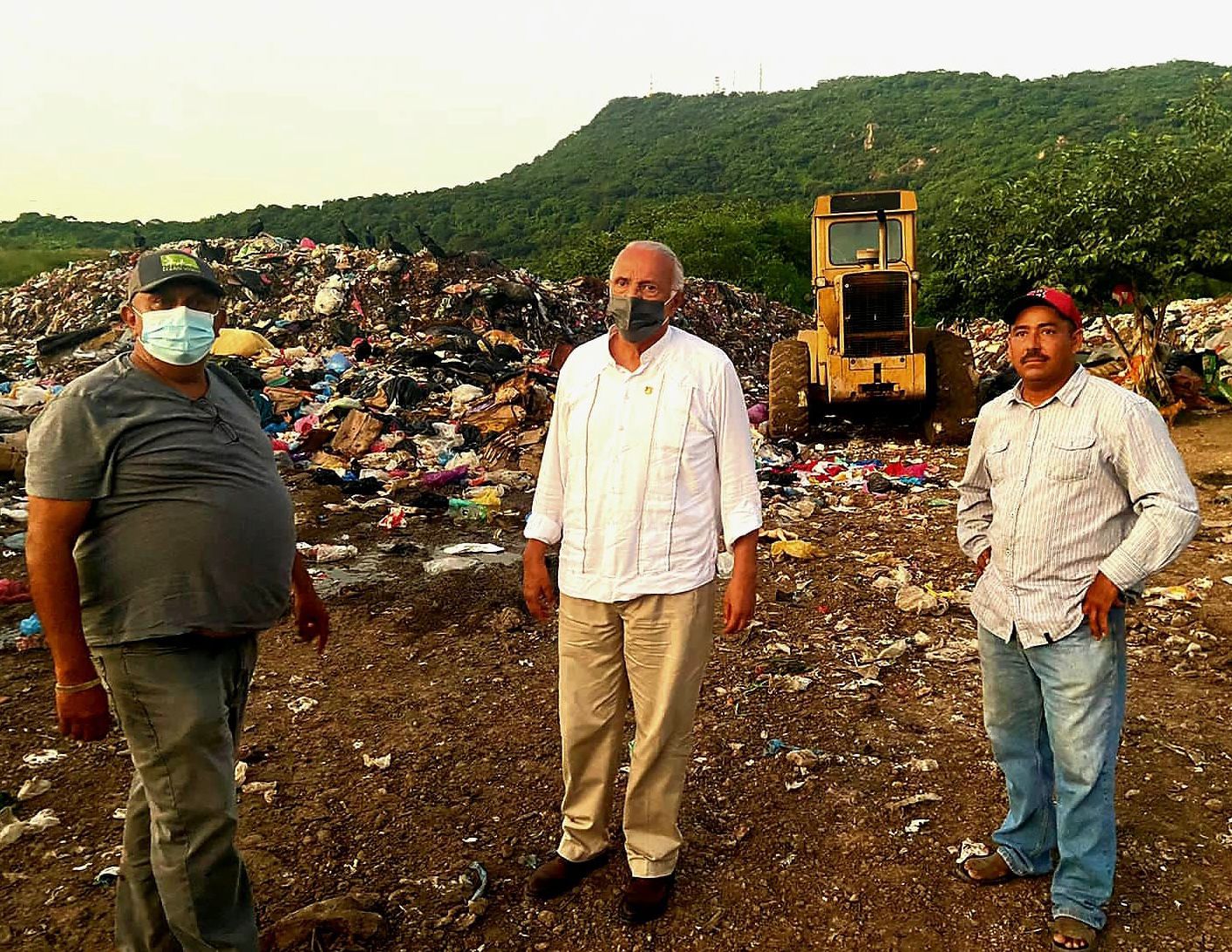 El gobernador visita tiradero a cielo abierto