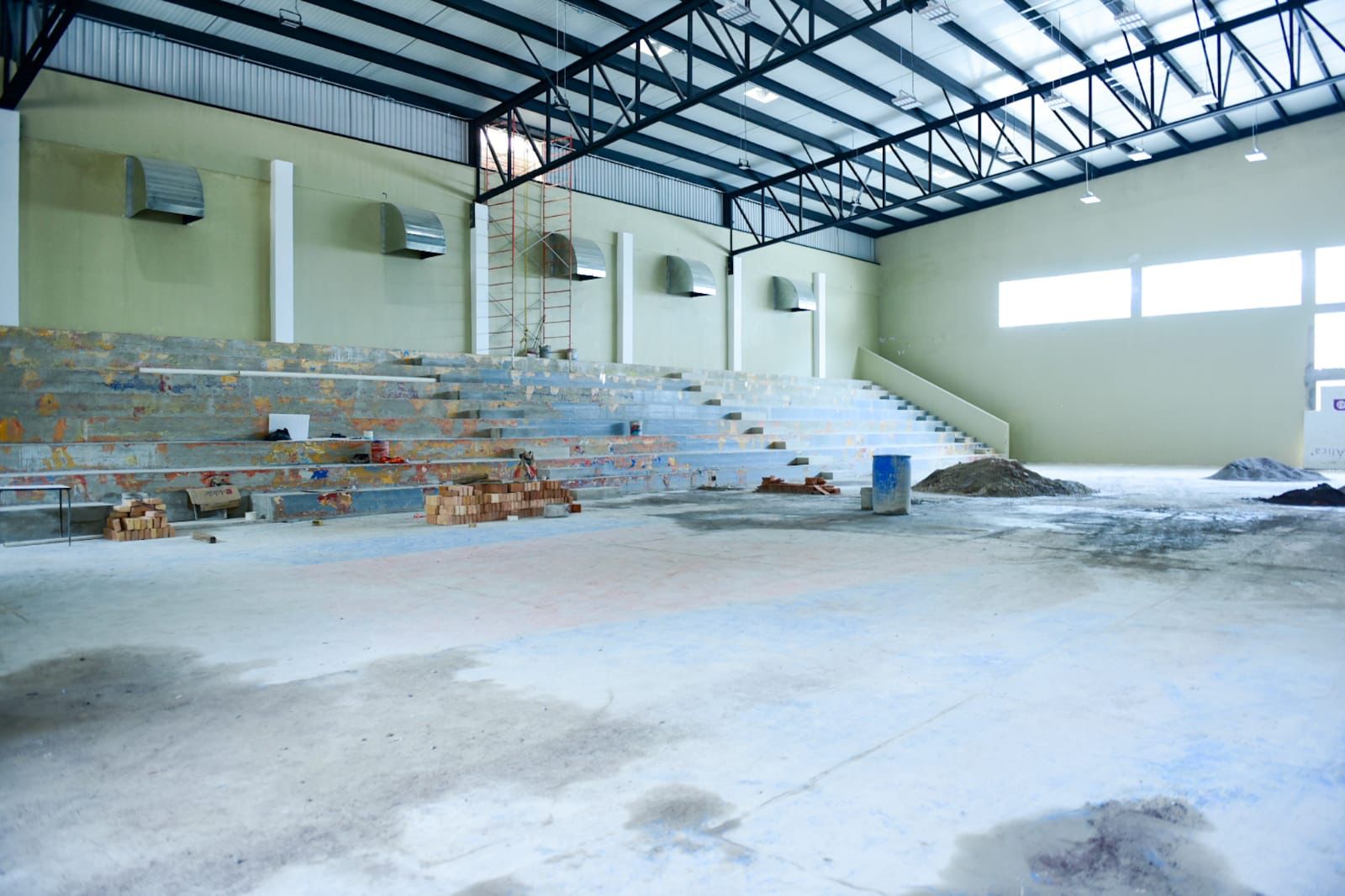 Gimnasio Niños Héroes y cancha Velarde, casi listos