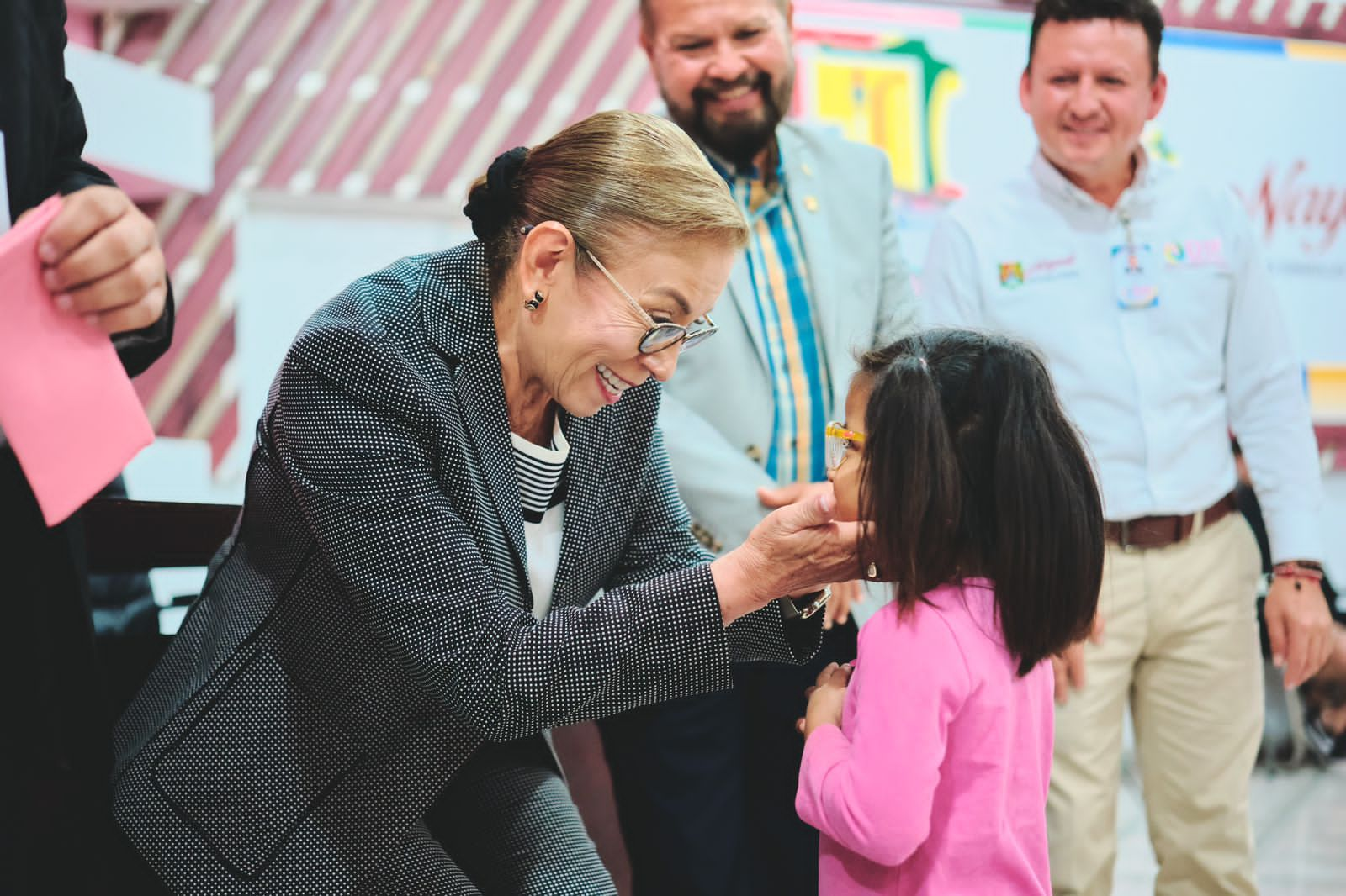 Corazón de Tu Gobierno entrega lentes gratuitos a niñas y niños de Tepic