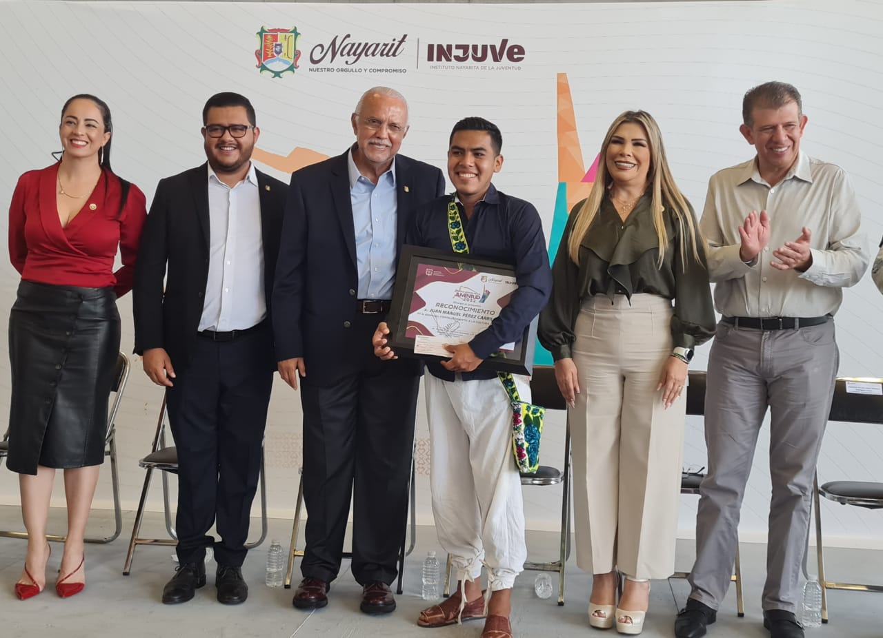 Entrega Miguel Ángel Navarro Premio Estatal de la Juventud 2022