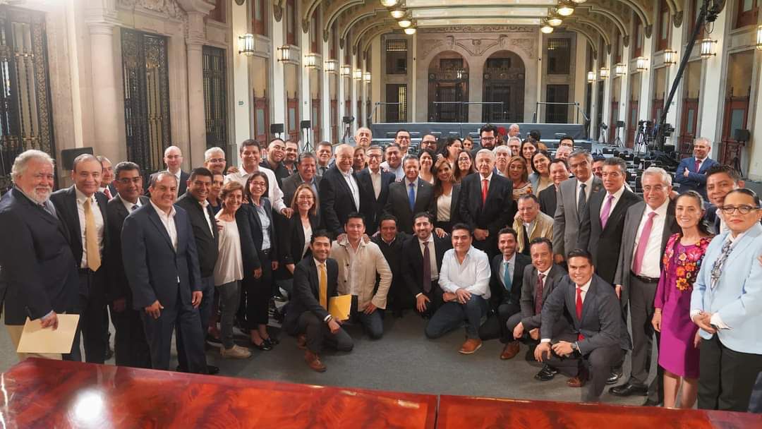 Gobernadores se reúnen con el Presidente y su gabinete