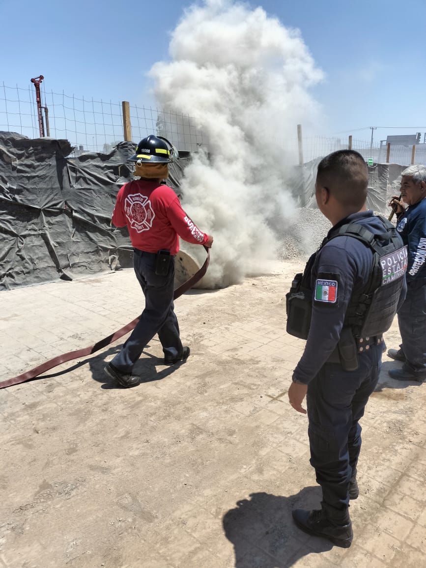 Atiende Gobierno de Nayarit reporte de incendio en alcantarillas en la zona centro de Tepic