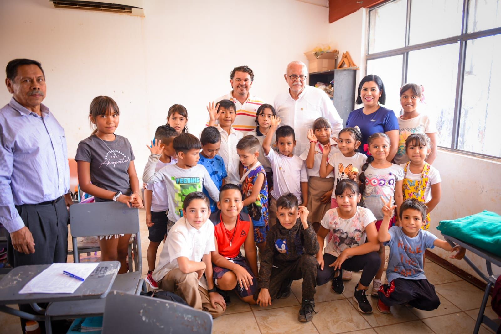 El gobernador visitó escuelas de Tepic