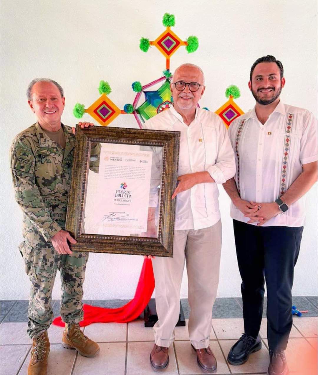 Recibe Miguel Ángel Navarro Quintero, certificado de Pueblo Mágico, de las Islas Marías