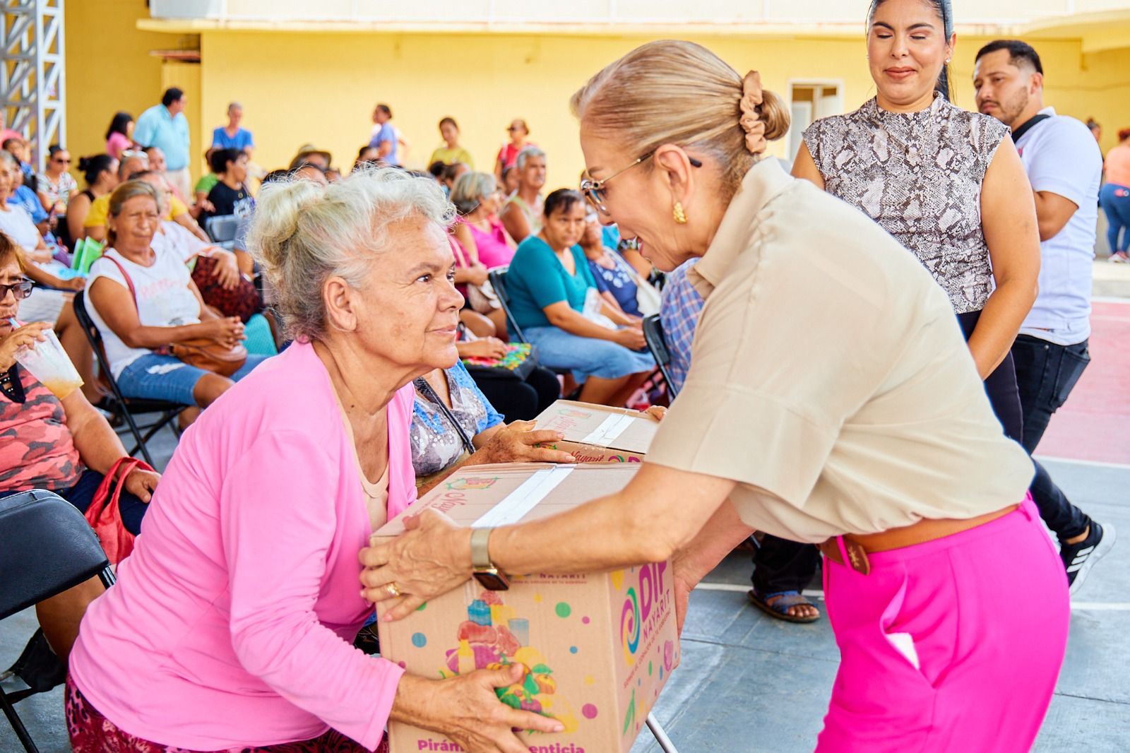 Otorga DIF Nayarit nutrición y preparación a familias de Bahía de Banderas