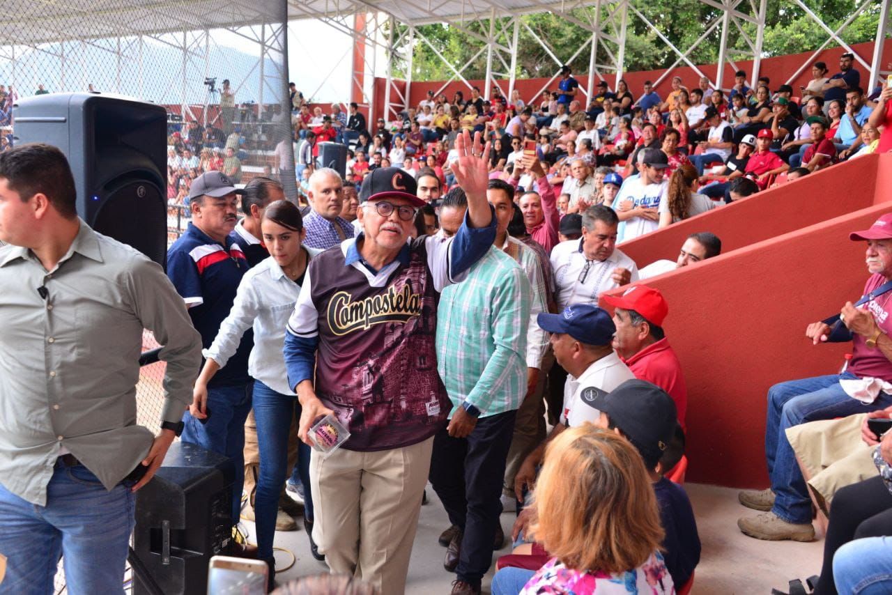 Entrega Miguel Ángel Navarro Quintero el estadio “Gilberto Flores Muñoz” de Compostela