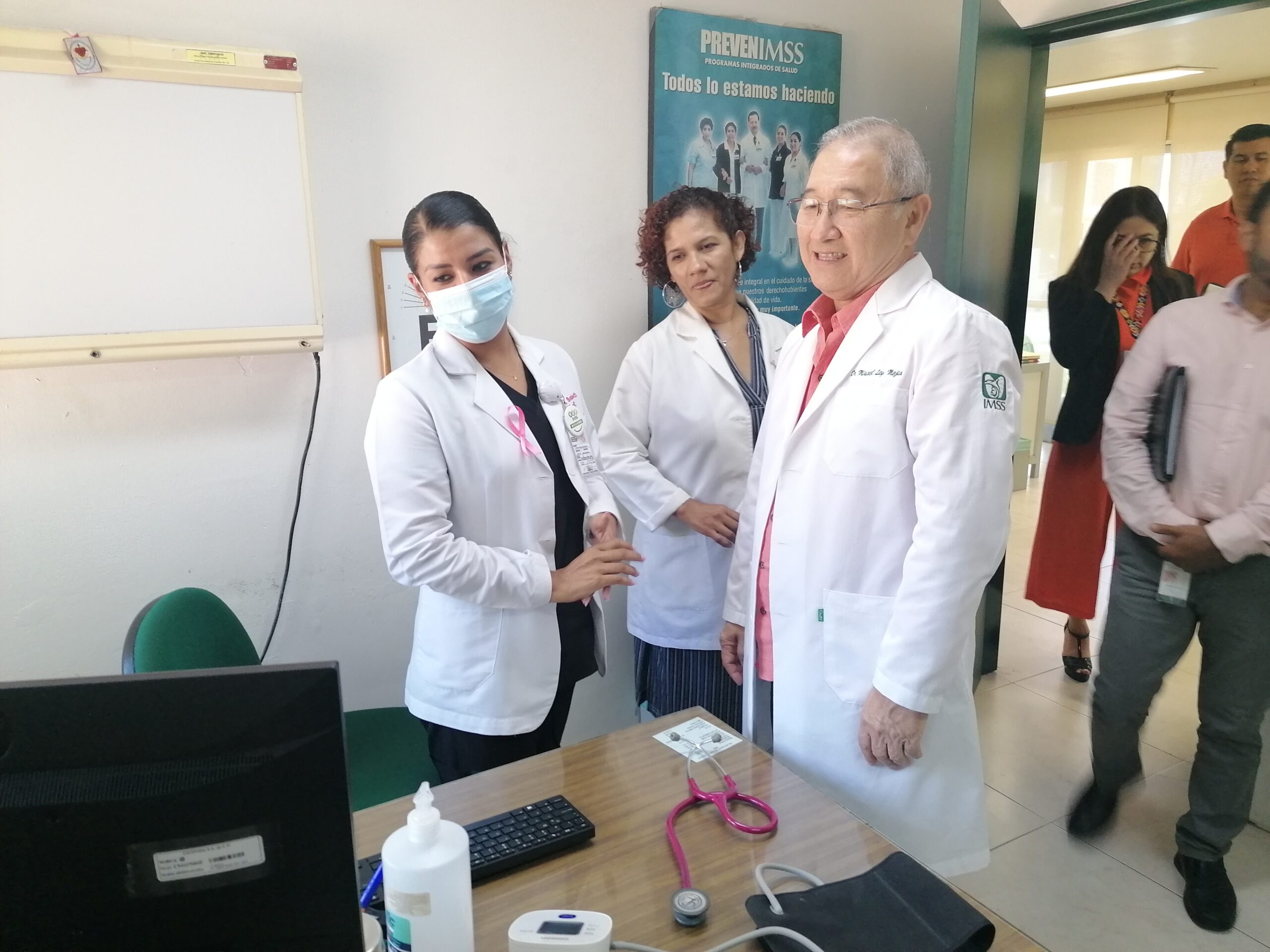 Director del IMSS hace visitas sorpresas a clínicas