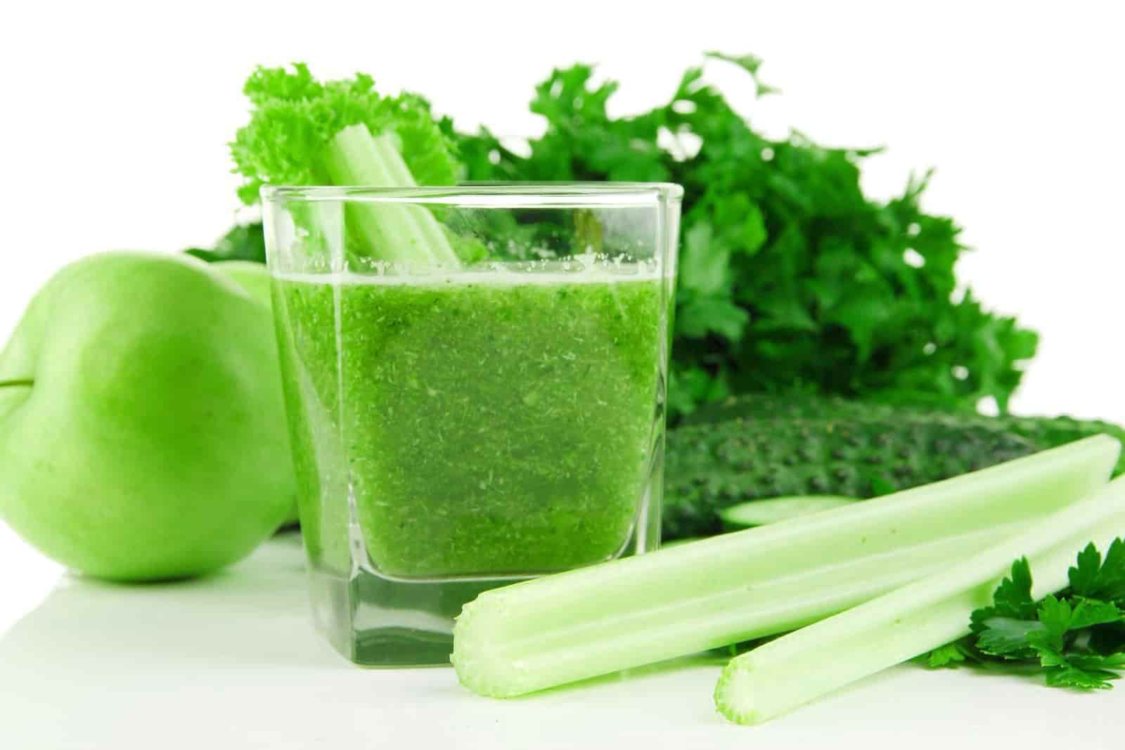 Prepara jugo verde para perder kilitos