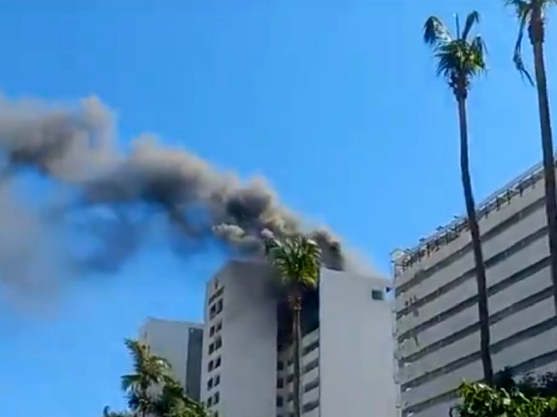 Se incendia hotel Emporio en Acapulco