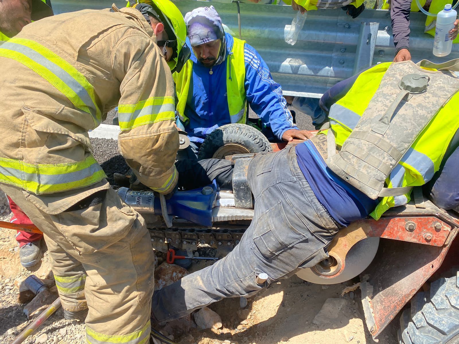 Conoce la importancia de la herramienta hidráulica “quijadas de la vida” en el actuar bomberil