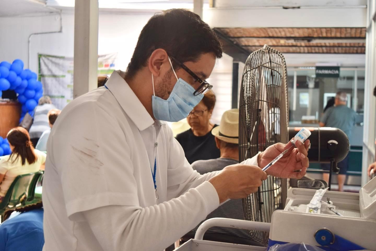 Avanza IMSS Nayarit en campaña de vacunación contra influenza estacional y COVID-19