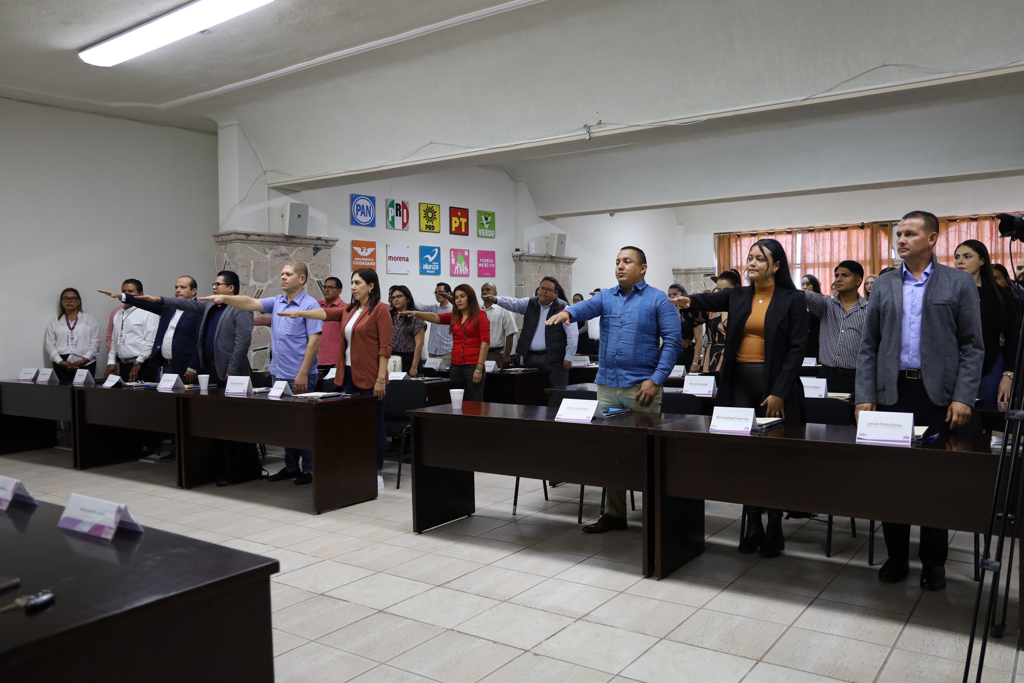 Toman protesta de ley a Presidencias y Secretarías de los Consejos Municipales Electorales