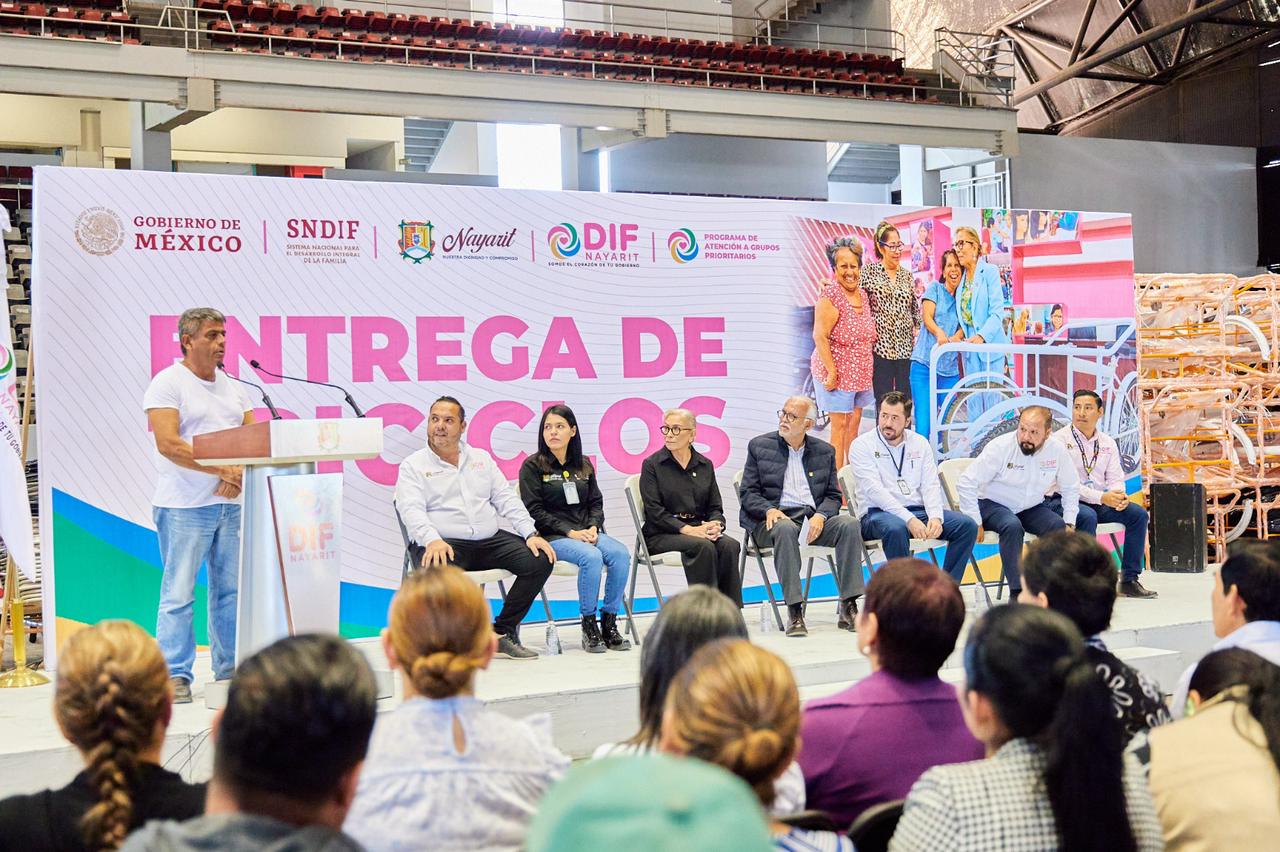 DIF Nayarit apoya a comerciantes ambulantes para mejorar su calidad de vida