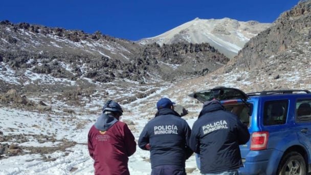 Hallan con vida a los alpinistas perdidos en el Pico de Orizaba, pero falta el guía