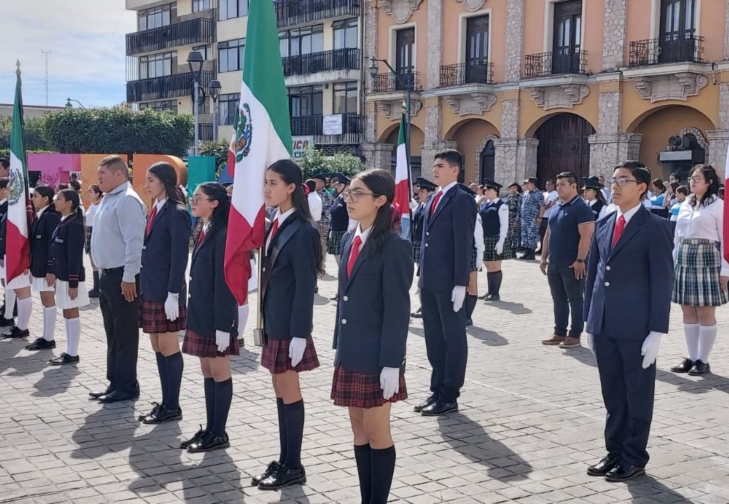 Colegio de Ciencias y Letras de Tepic, tercer lugar estatal en concurso de escoltas de bandera