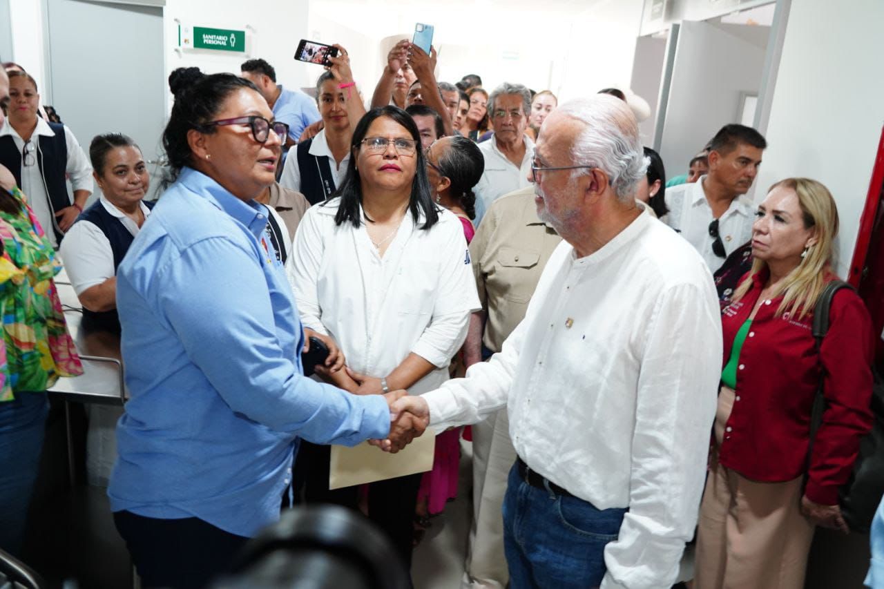 Tuxpan tiene nuevo Hospital Comunitario, hoy fue entregado por el gobernador del estado y su esposa