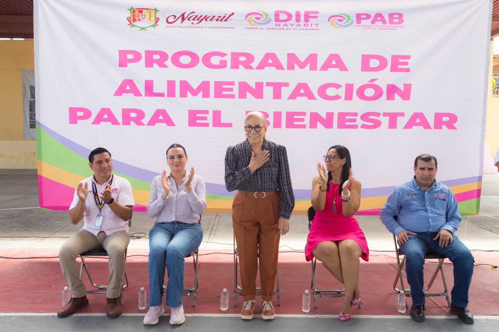 Lleva Beatriz Estrada alimentación y servicios gratuitos a Bahía de Banderas