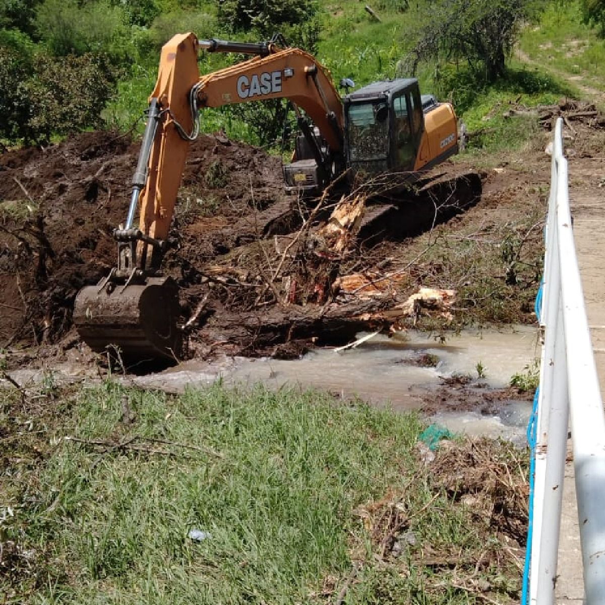 Se desazolva río para evitar  pérdidas humanas