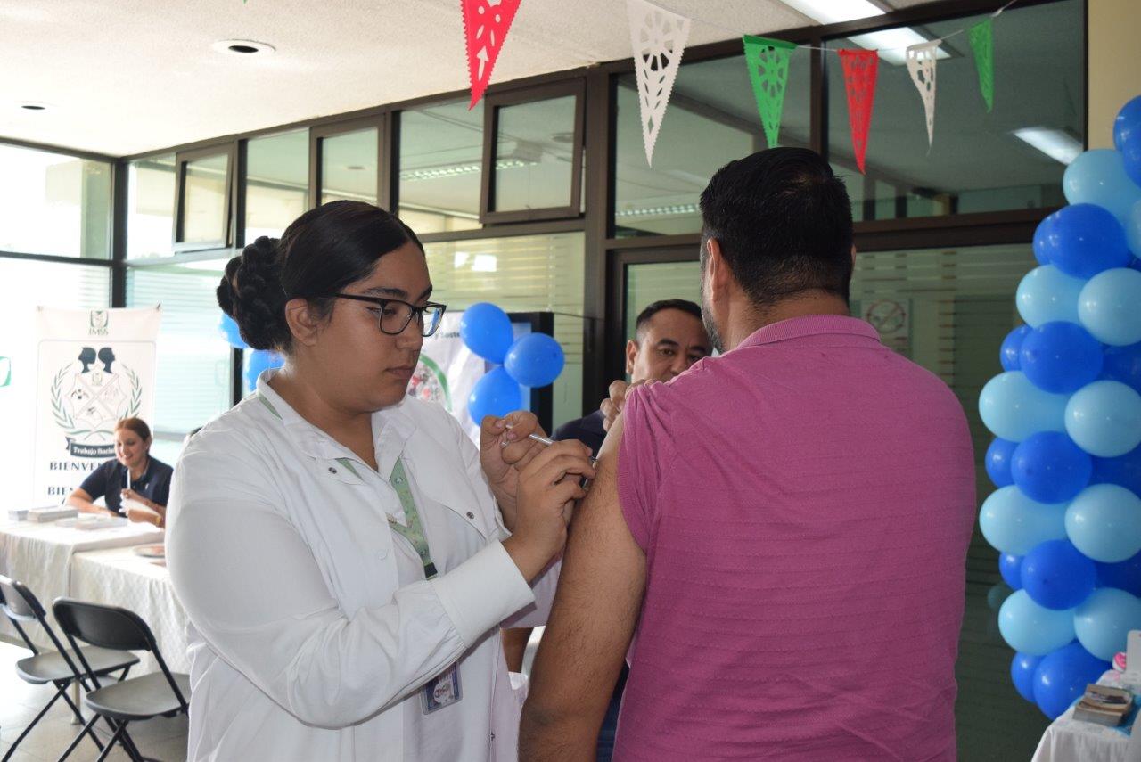 Realiza IMSS Nayarit Feria de la Salud para empleados del Instituto 