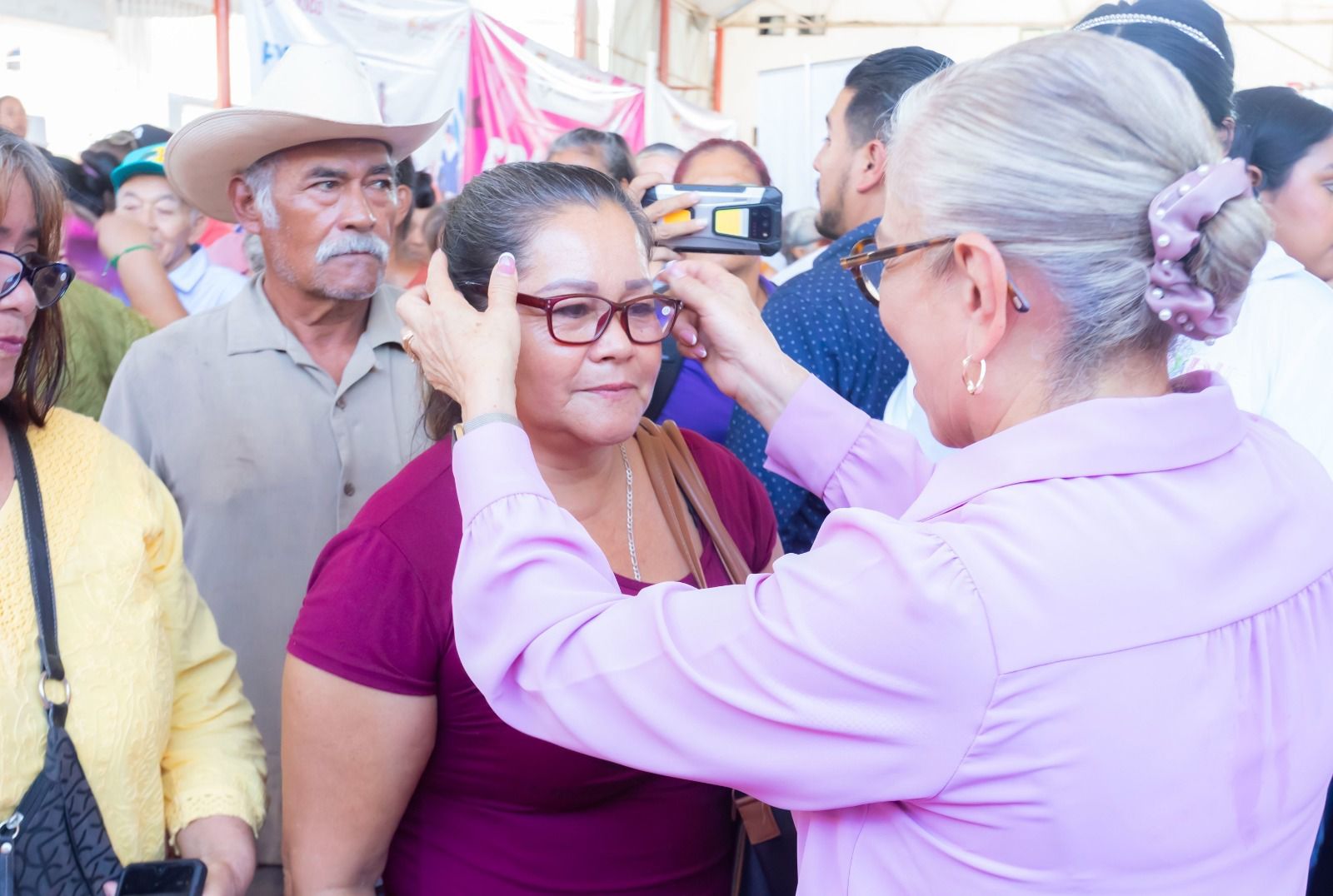 Familias de Ruiz agradecen a Beatriz Estrada apoyos alimentarios y servicios de salud