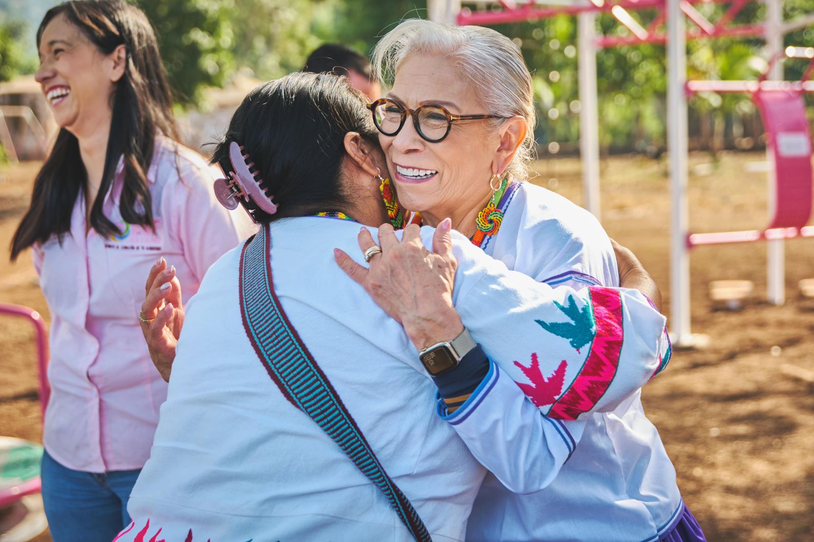 Familias de Cerro de los Tigres agradecen a Beatriz Estrada por el respaldo a la niñez de su comunidad